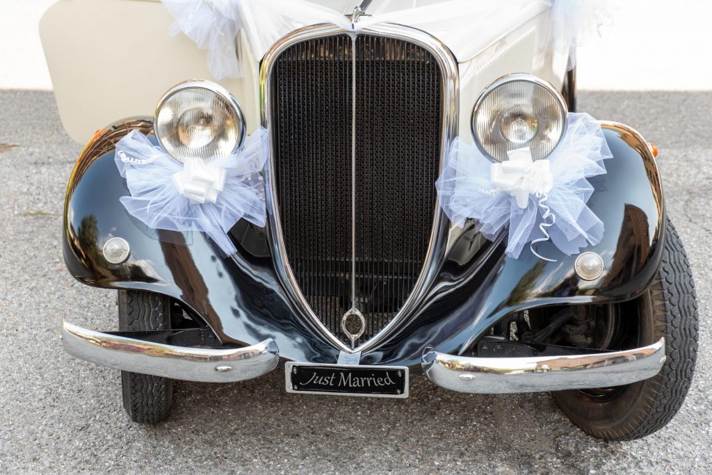 Combien coûte une voiture de mariage de collection ? 1 Voiture ancienne de collection pour un mariage à Créteil