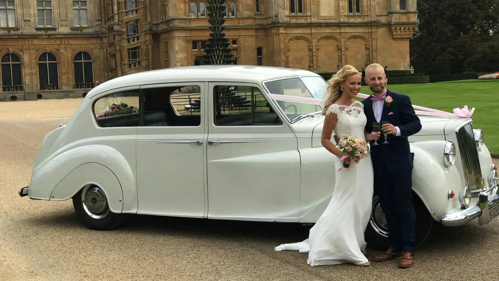 Voiture ancienne de collection pour mariage a versailles04